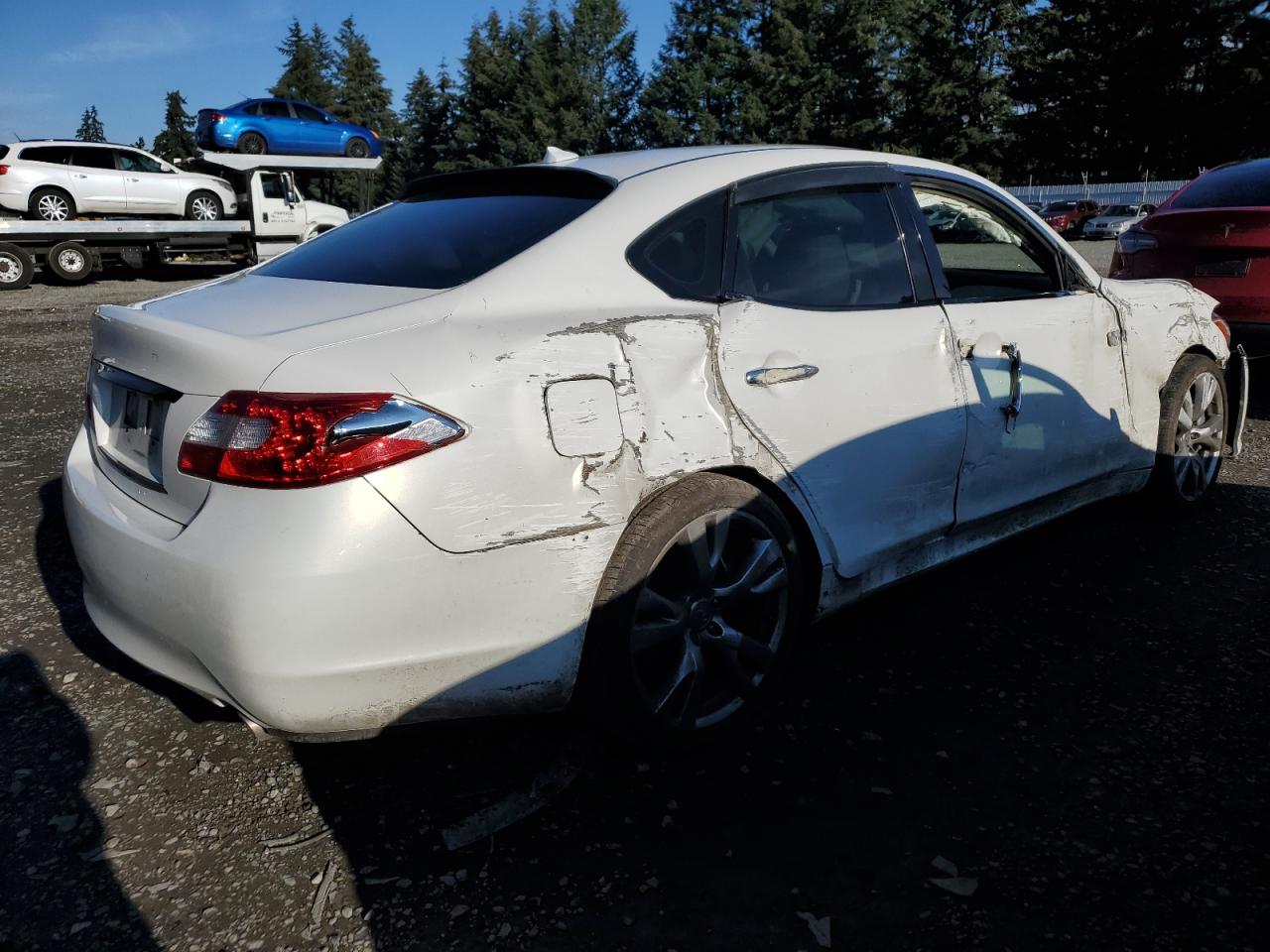 2011 Infiniti M - Image 3