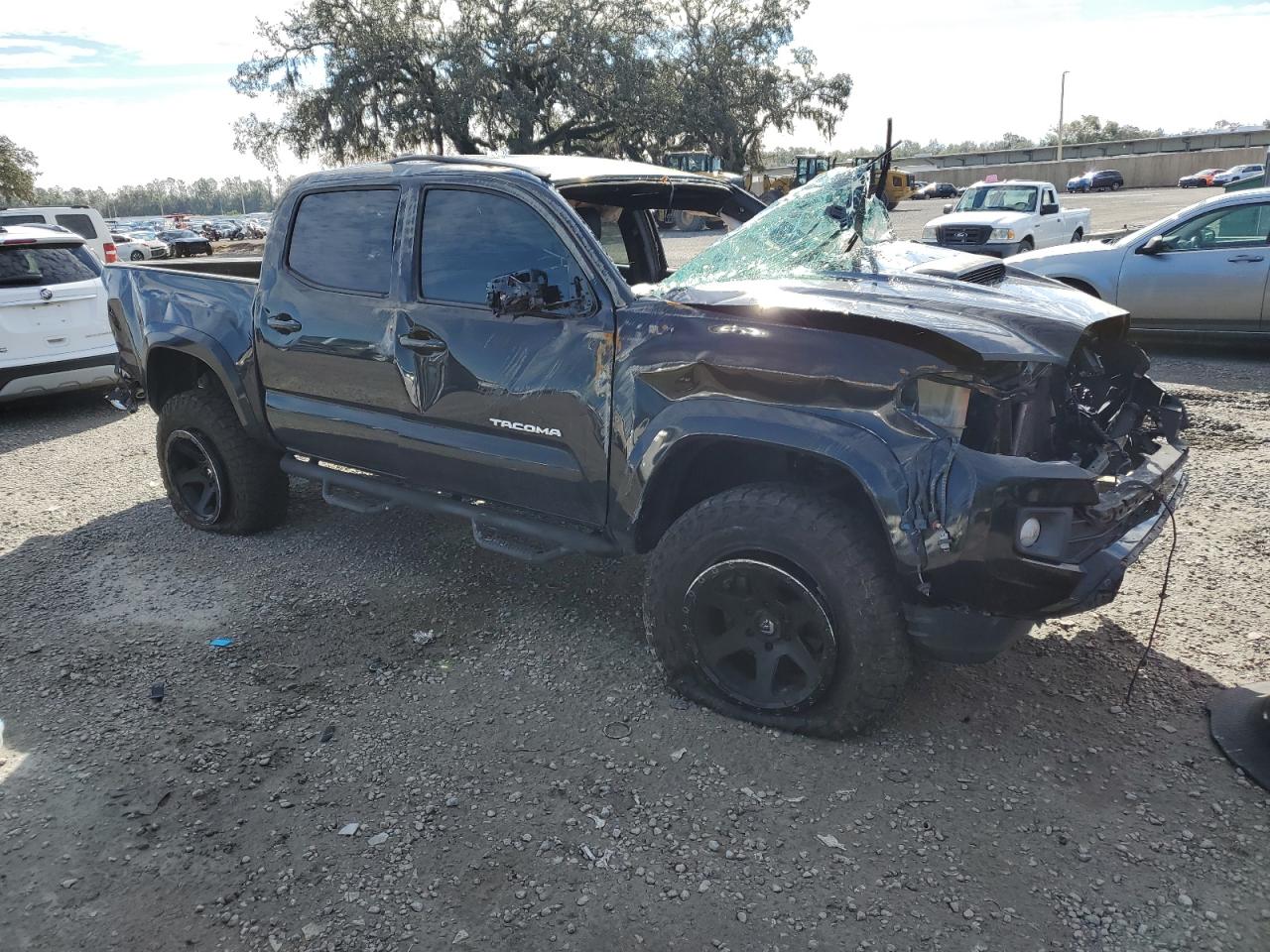 2017 Toyota Tacoma - Image 4