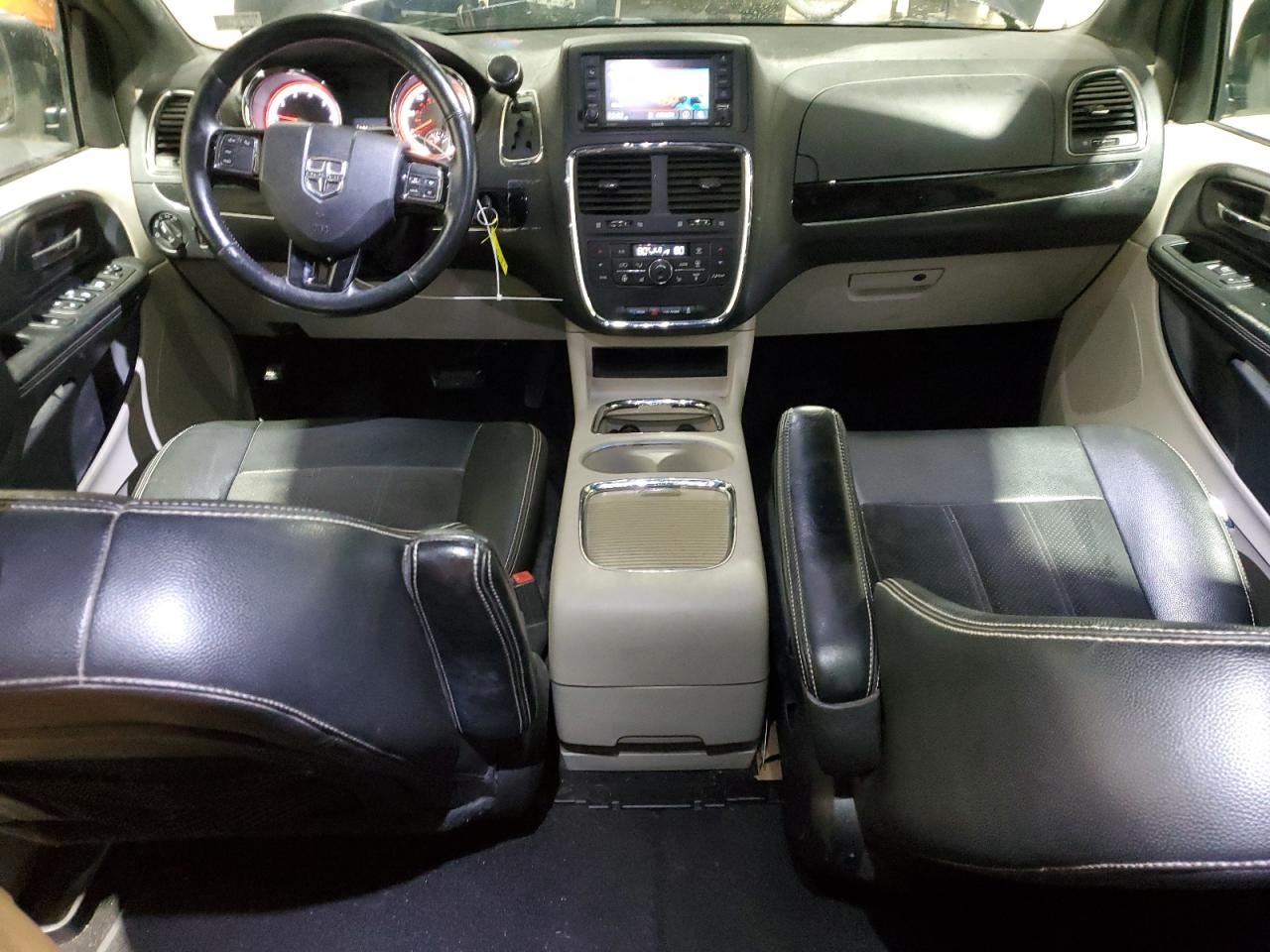 2016 Dodge Caravan - Image 8