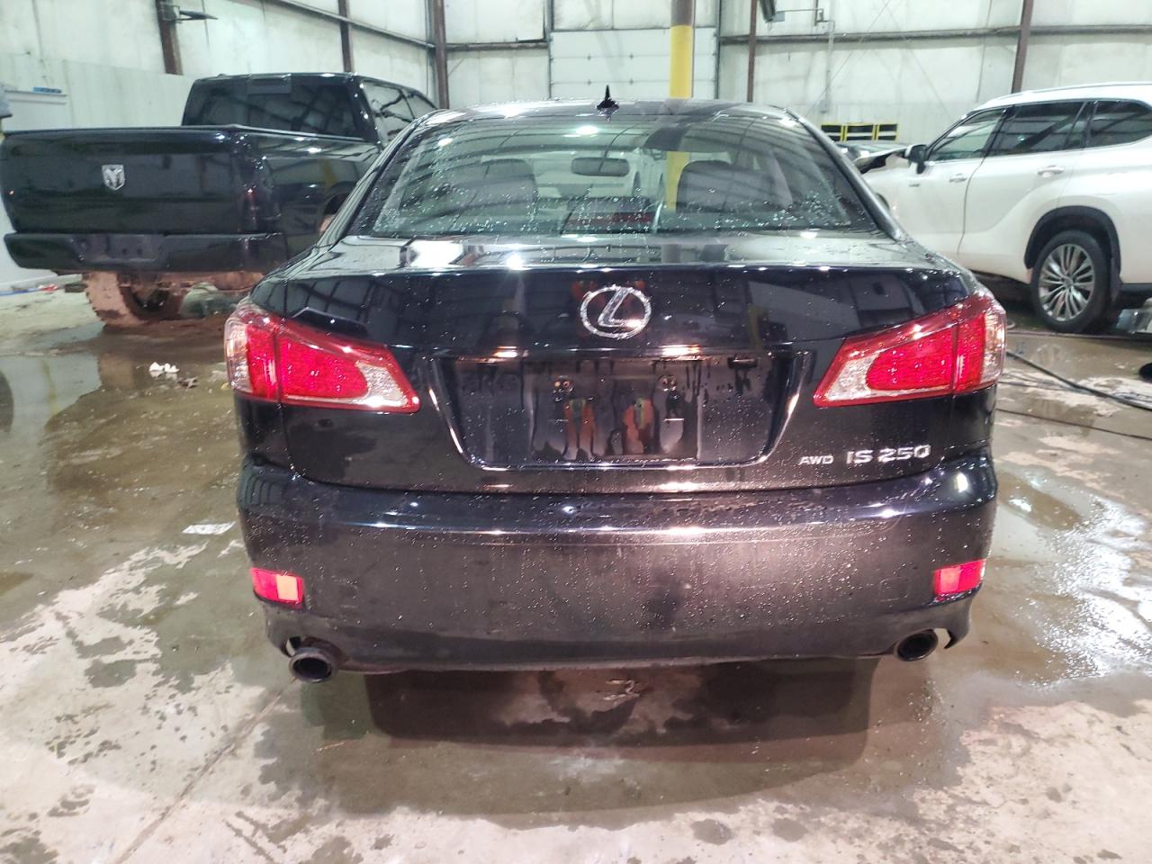 2011 Lexus IS - Image 6