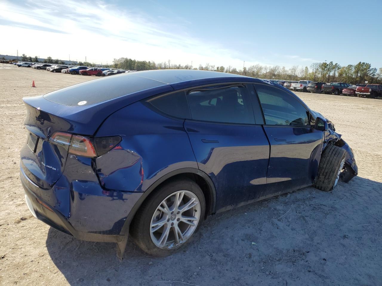 VIN 7SAYGDEE4NF321870 2022 TESLA MODEL Y no.3