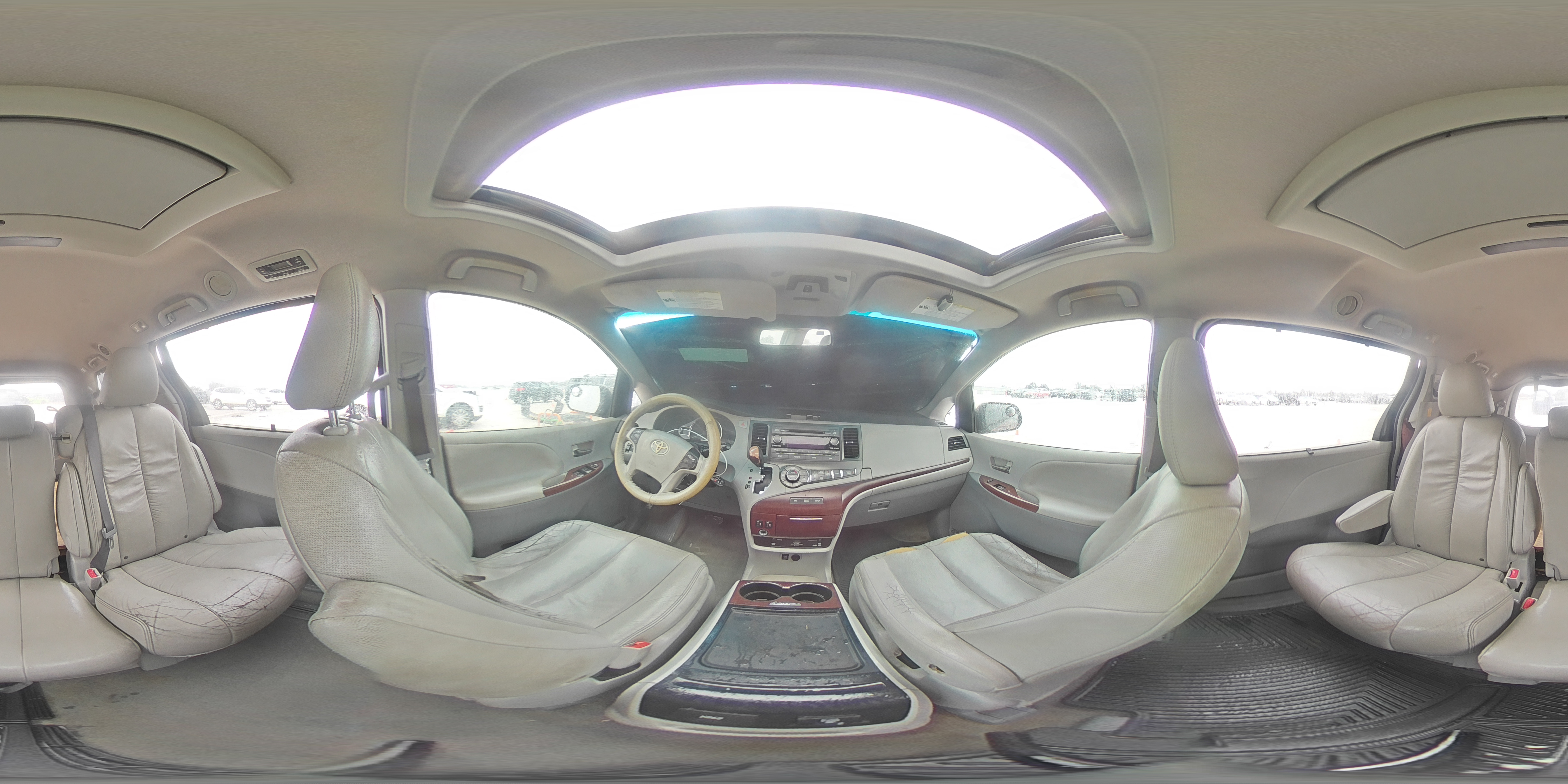 2012 Toyota Sienna - Image 13