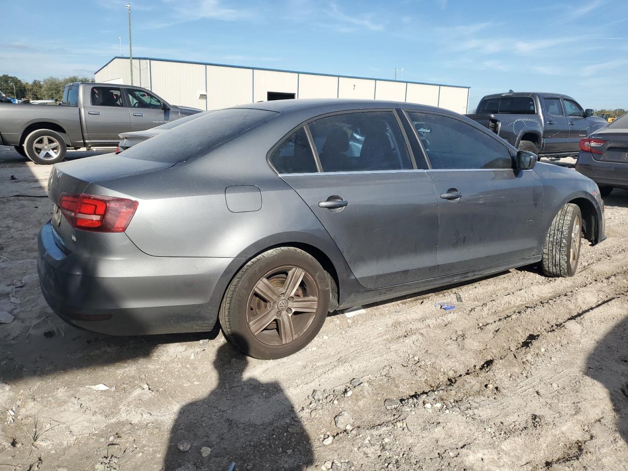 2017 Volkswagen Jetta - Image 3