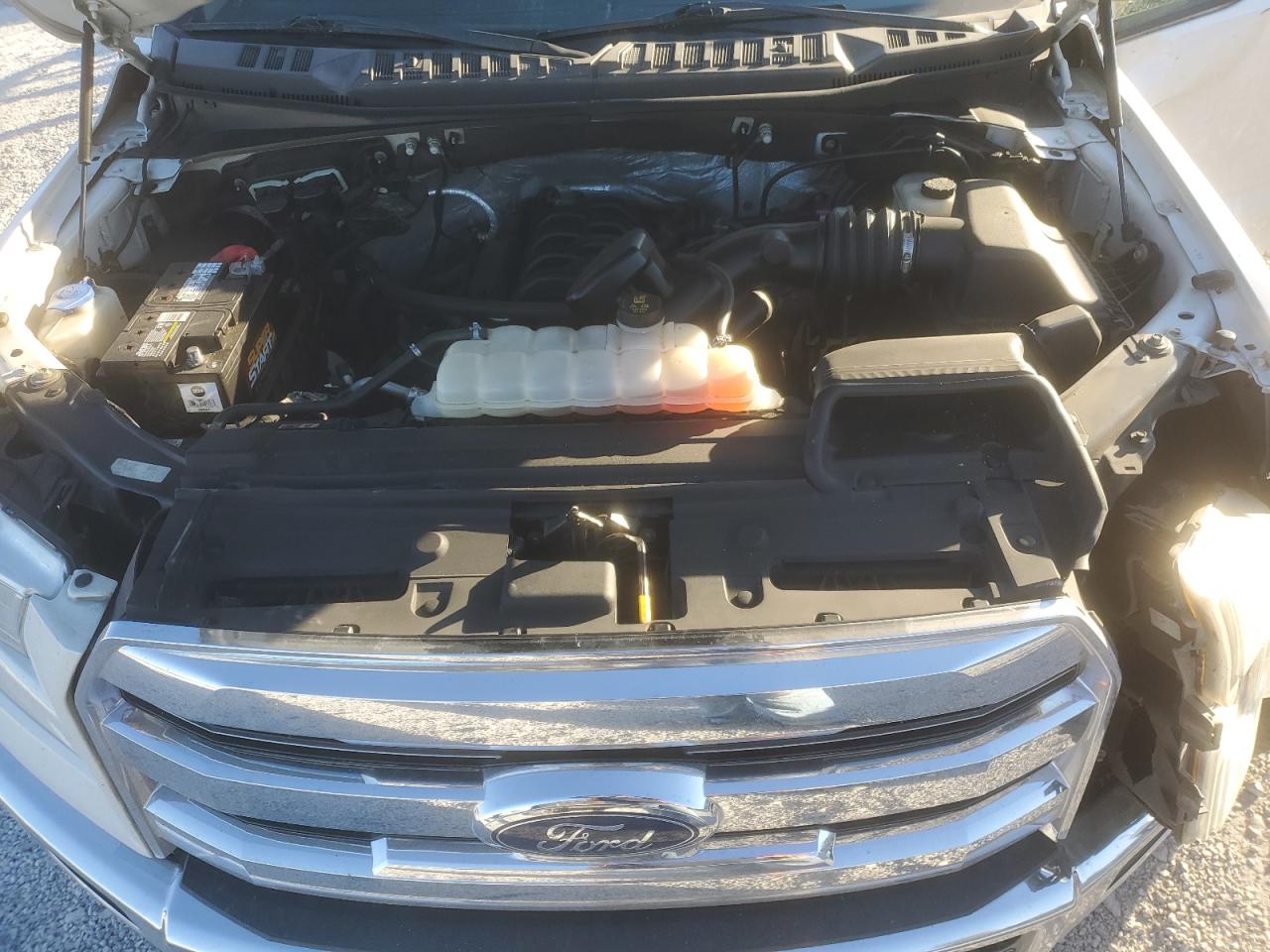 2015 Ford F-150 - Image 13