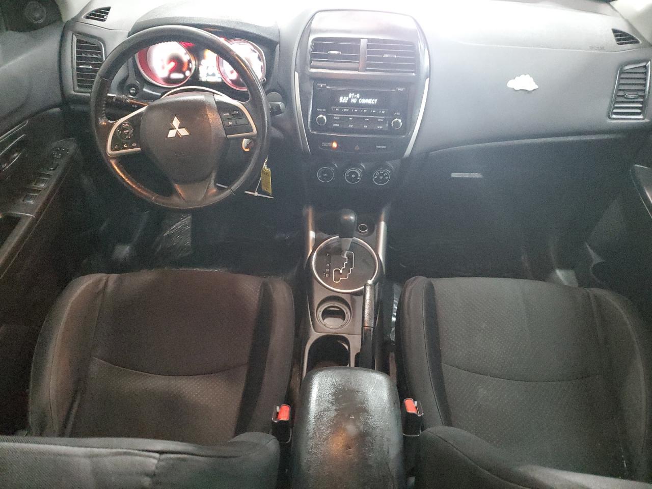 2014 Mitsubishi Outlander - Image 8