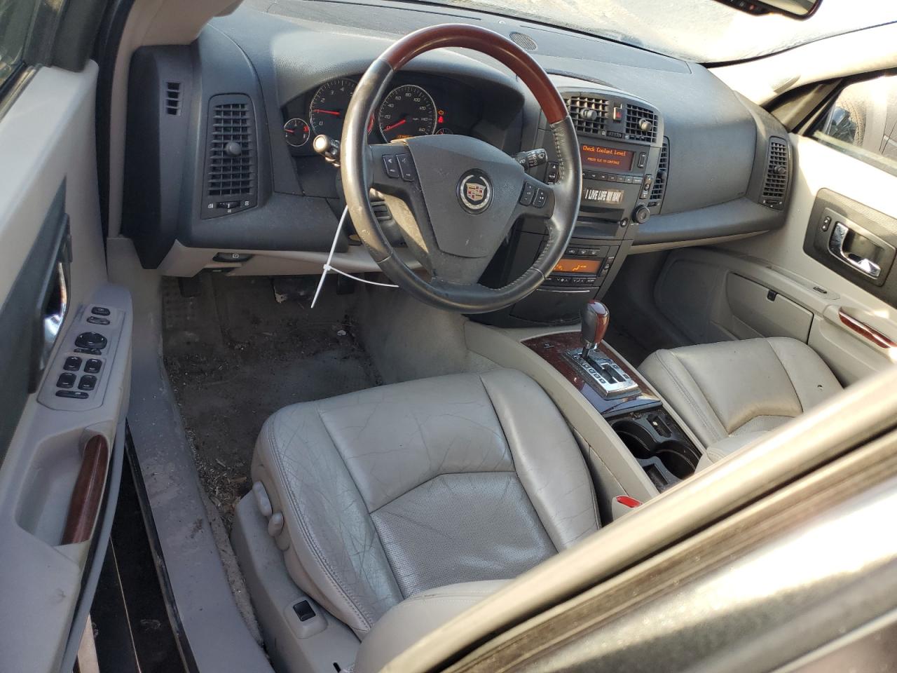 2005 Cadillac SRX - Image 8