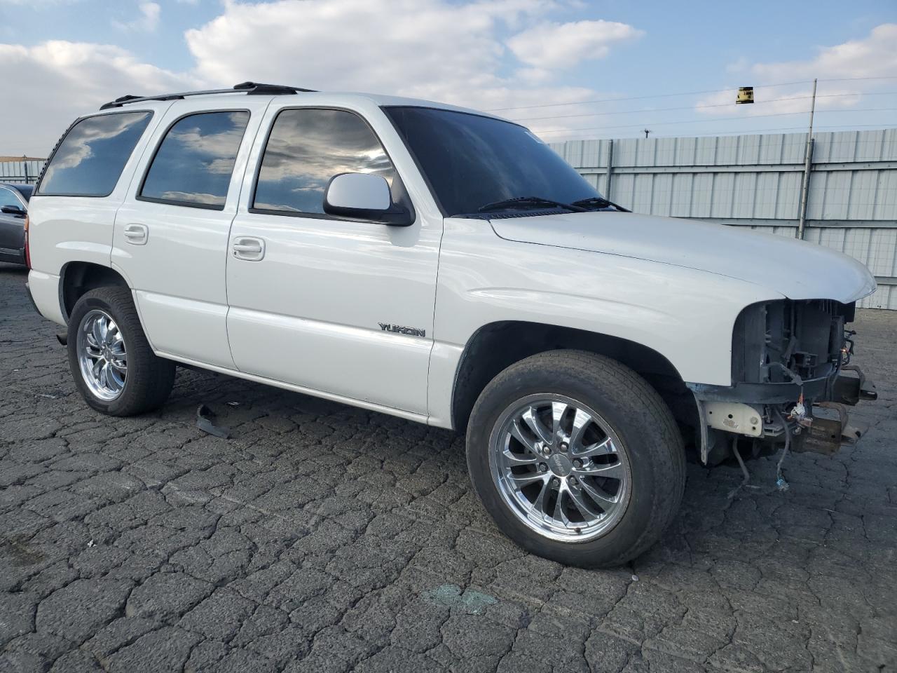 2003 GMC Yukon - Image 4