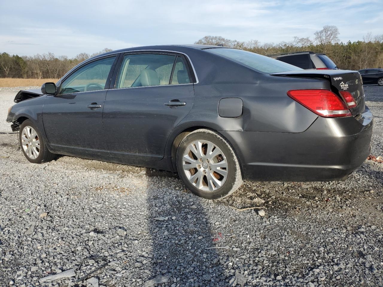2010 Toyota Avalon - Image 2