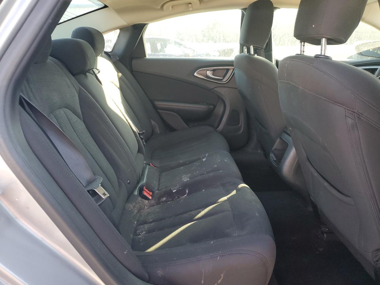 2015 Chrysler 200 - Image 11