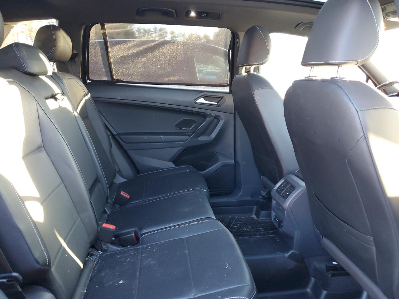 2021 Volkswagen Tiguan - Image 11