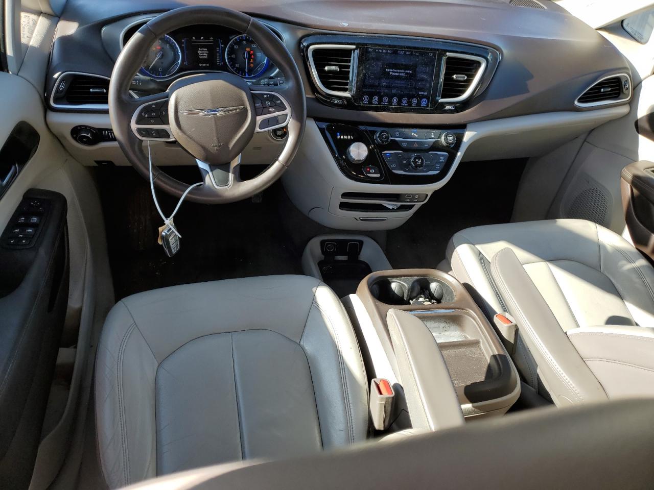 2017 Chrysler Pacifica - Image 8
