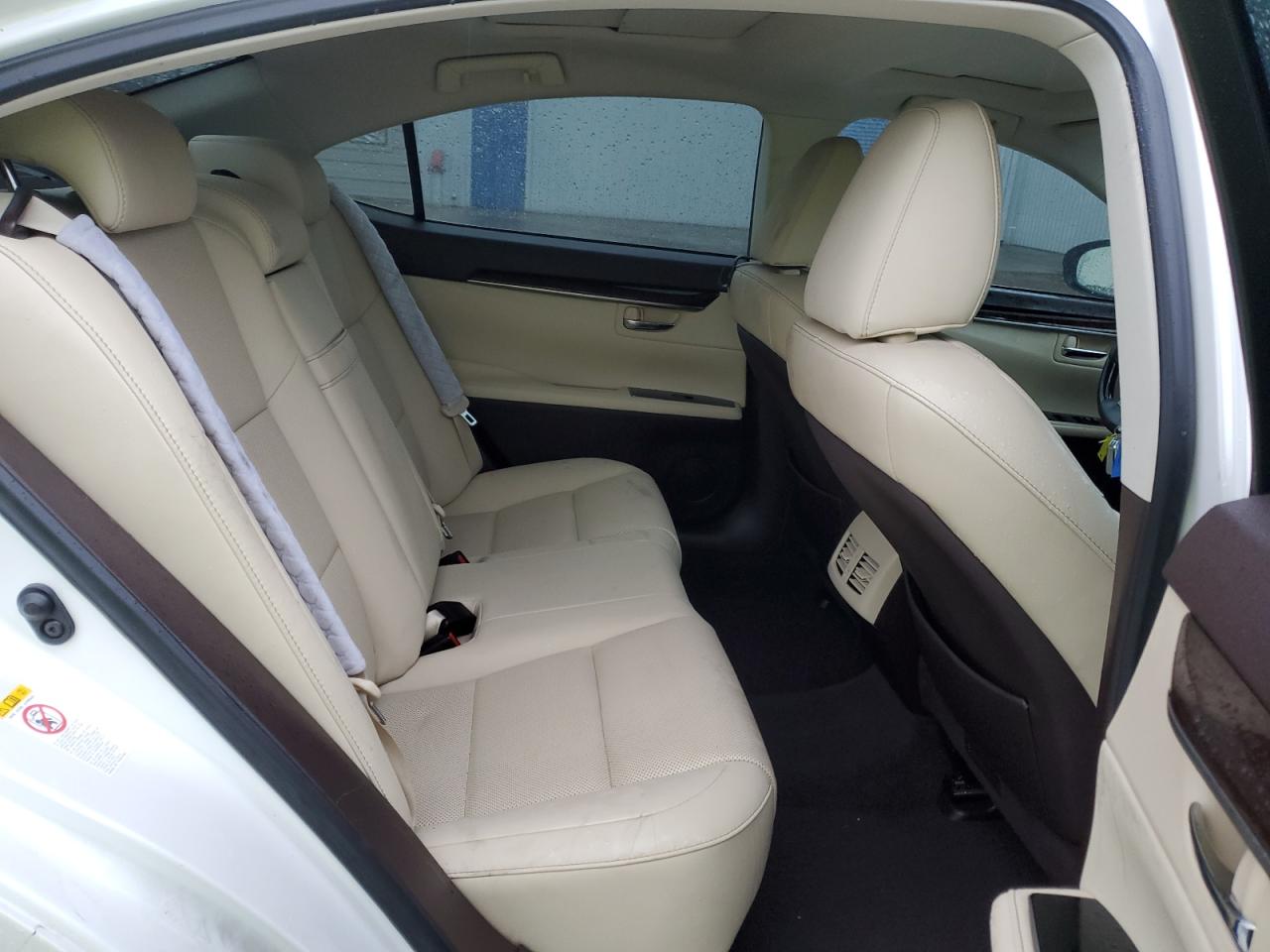 2017 Lexus ES - Image 11