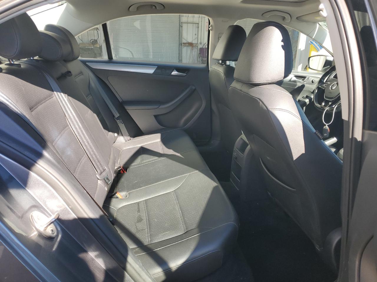 2018 Volkswagen Jetta - Image 10