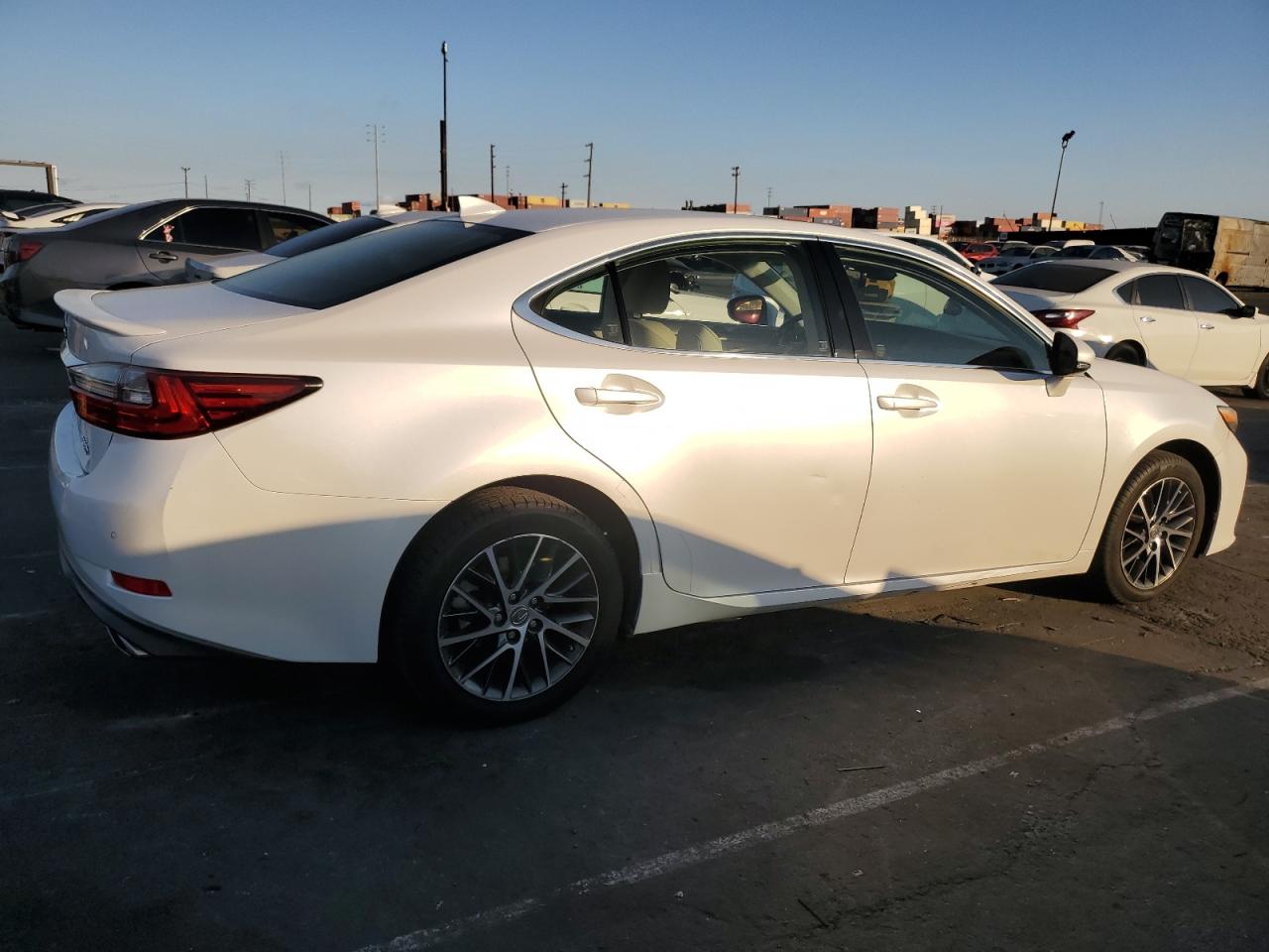 2017 Lexus ES - Image 3