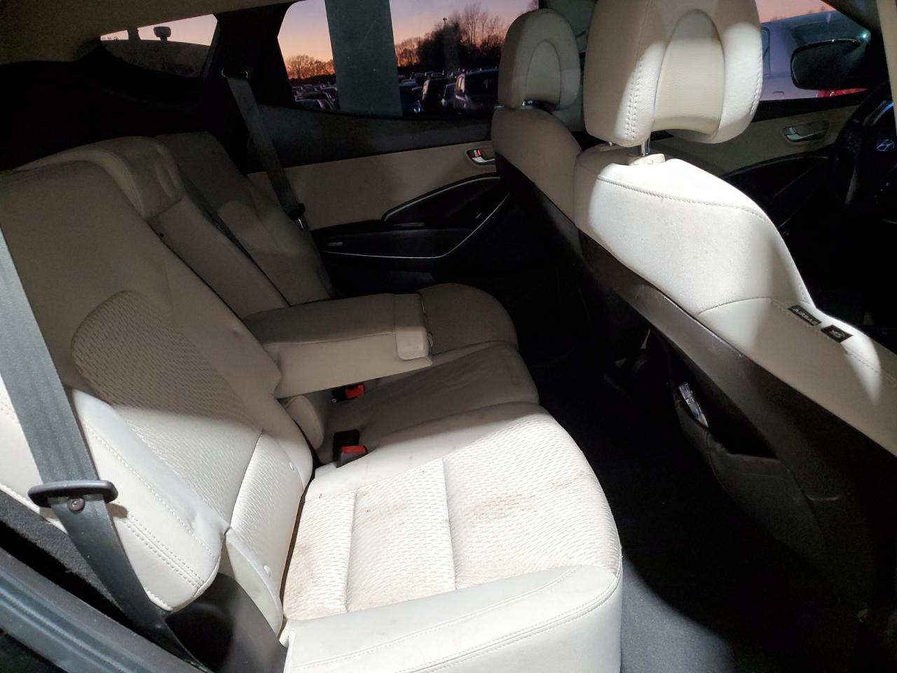 2013 Hyundai Santa Fe - Image 11