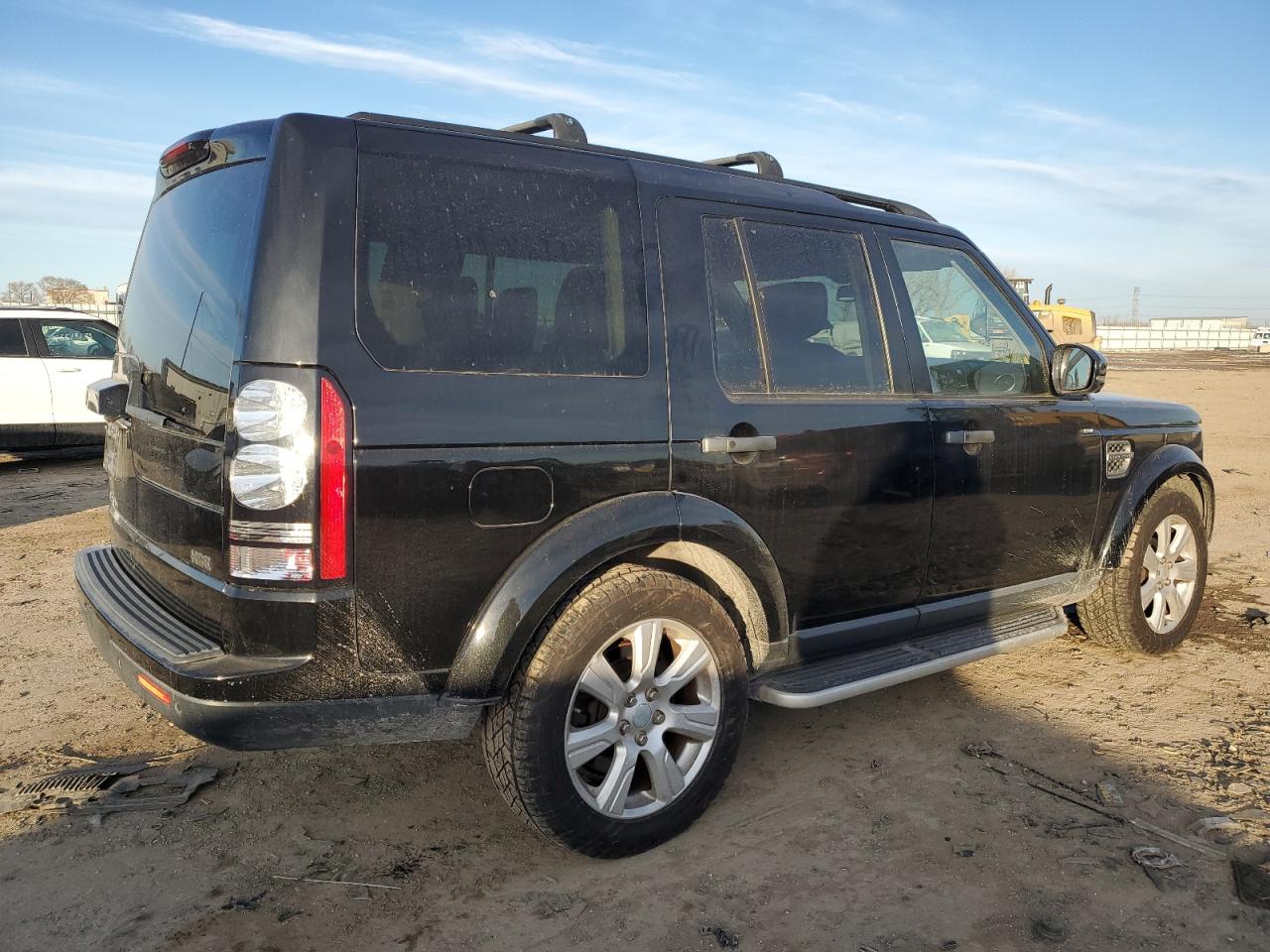 2016 Land Rover LR4 - Image 3