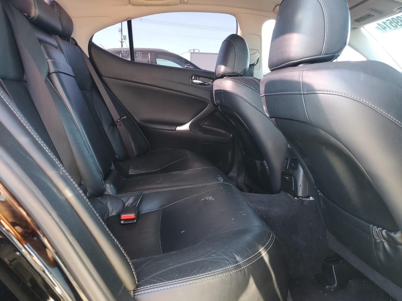 2010 Lexus IS - Image 10