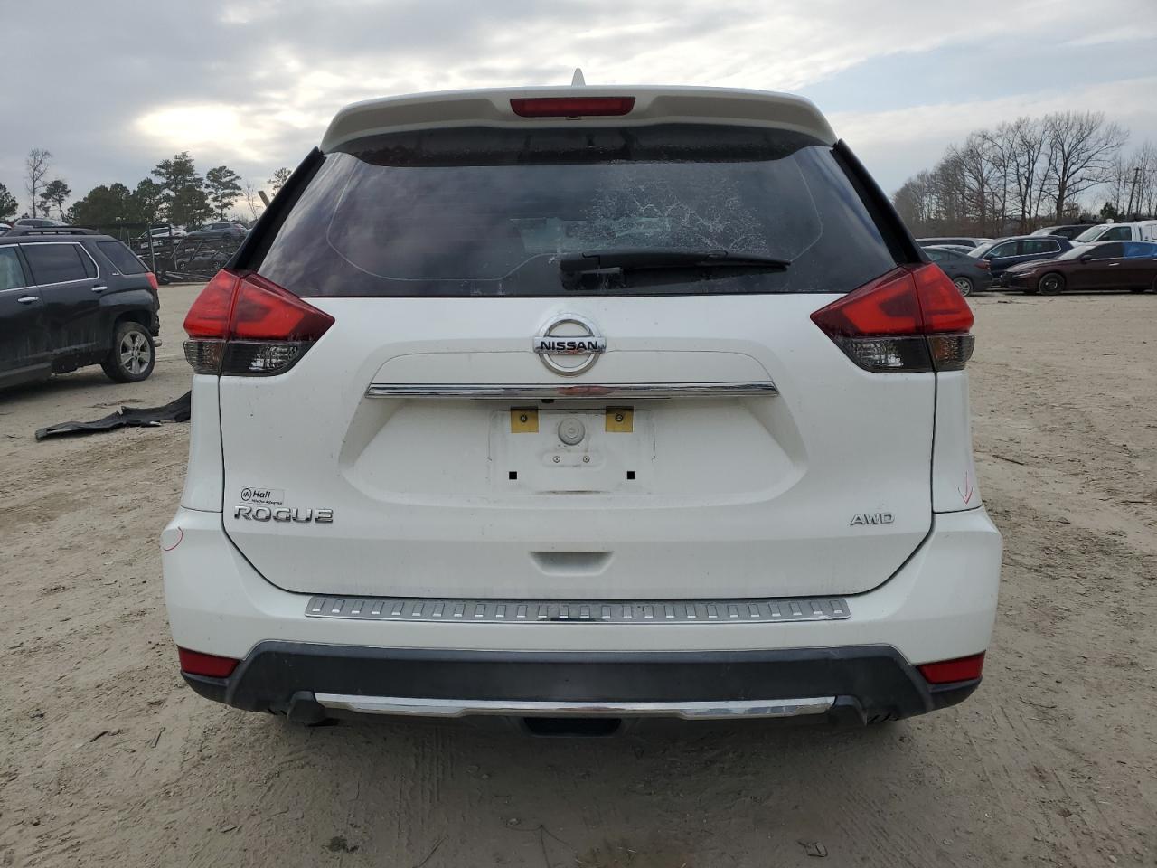 2017 Nissan Rogue - Image 6