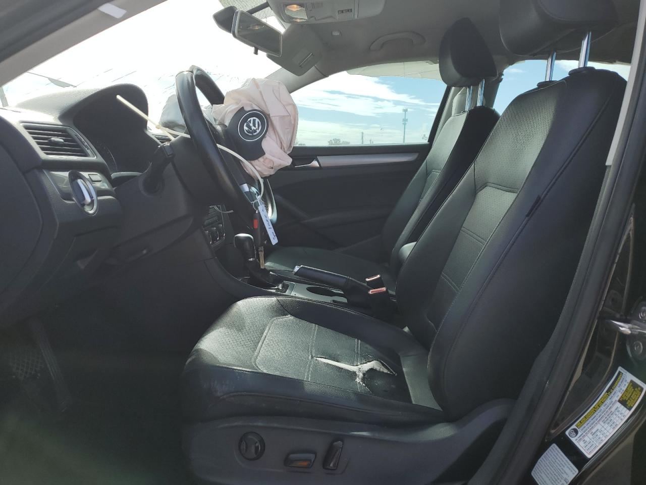 2015 Volkswagen Passat - Image 7