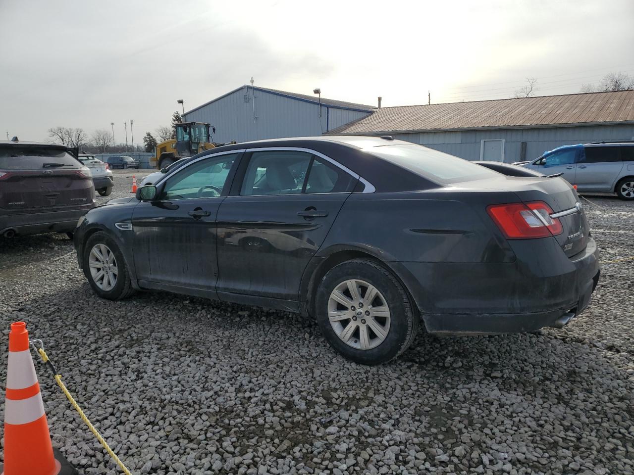 2010 Ford Taurus - Image 2