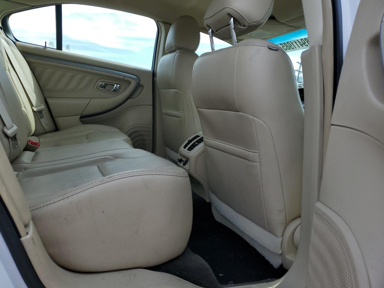 2013 Ford Taurus - Image 10