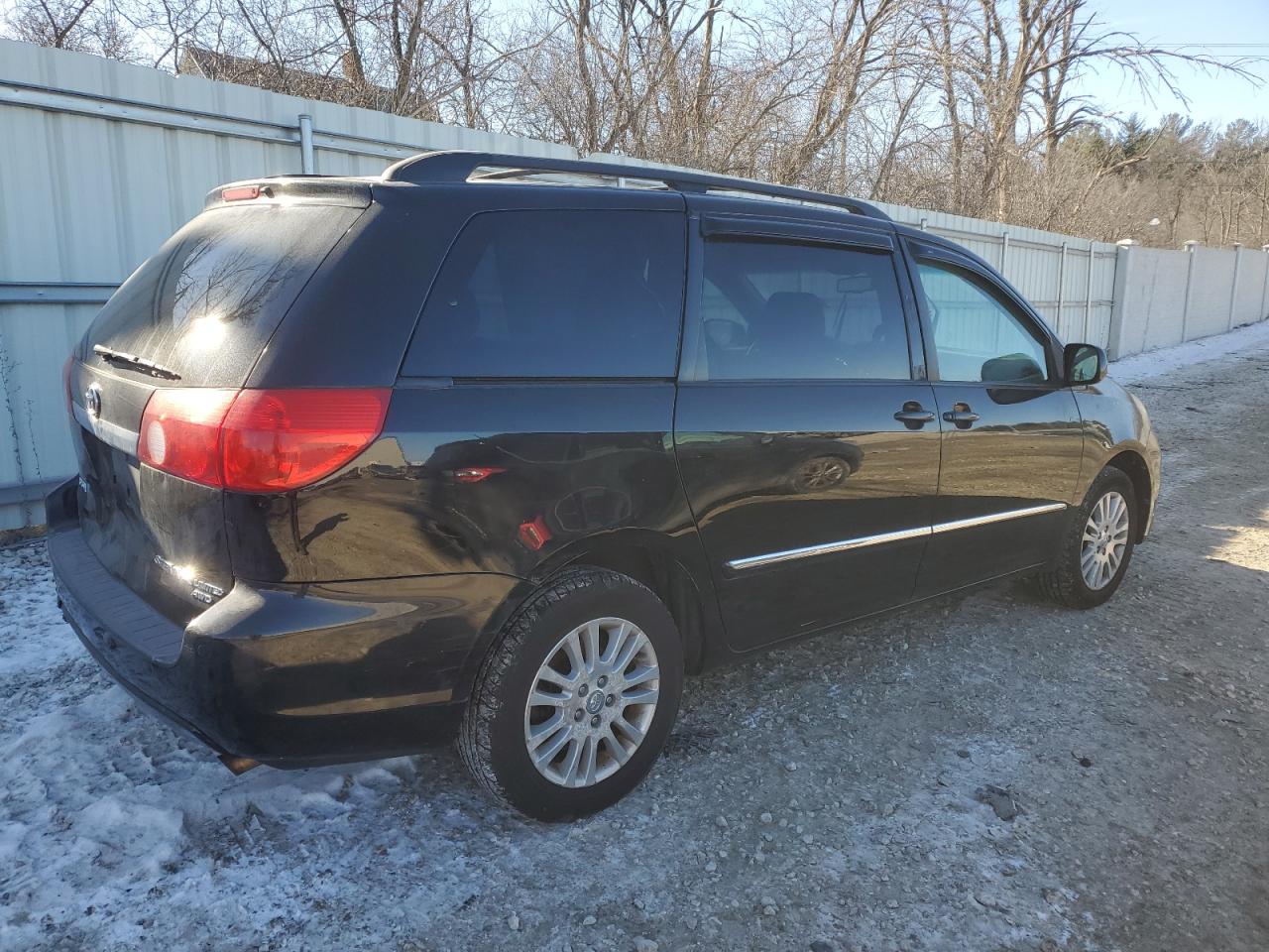 2009 Toyota Sienna - Image 3