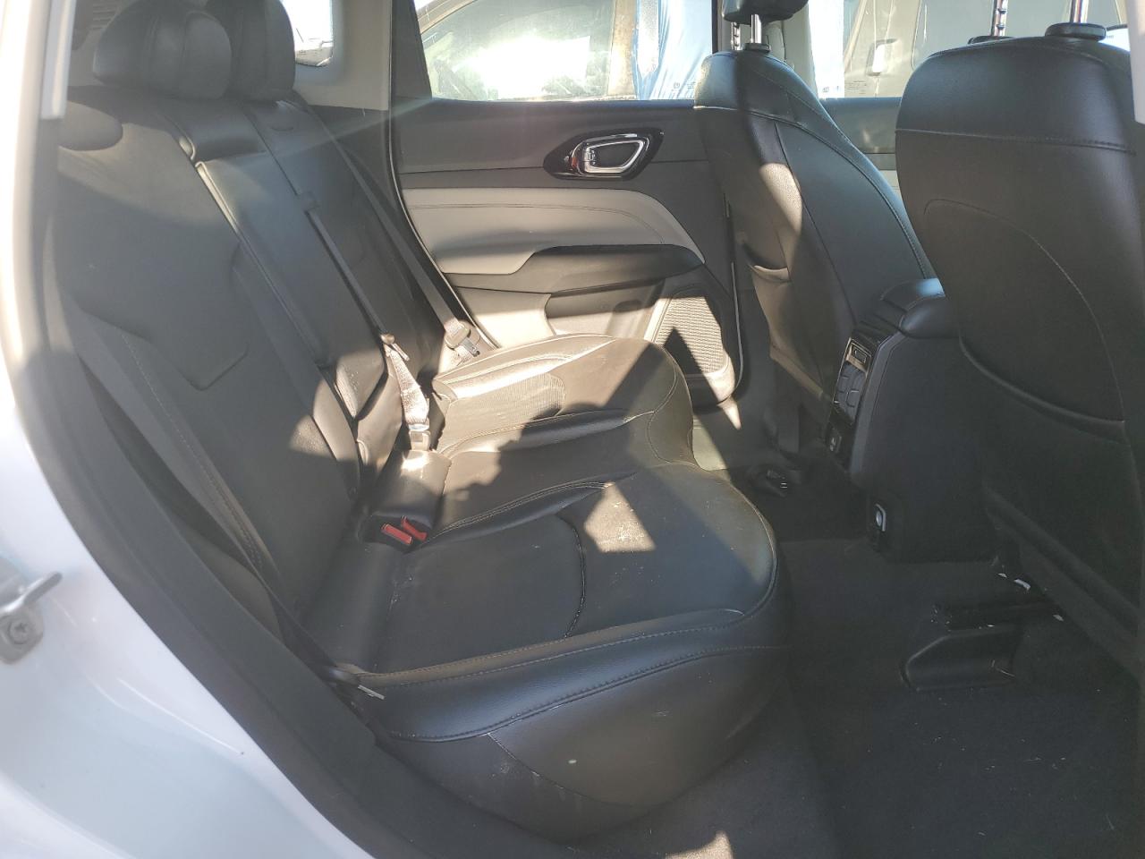 2022 Jeep Compass - Image 11