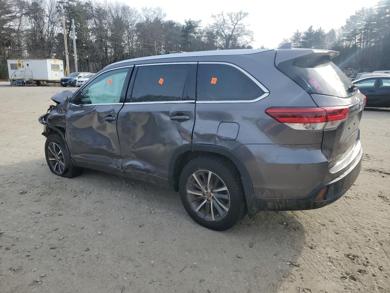 2018 Toyota Highlander - Image 2