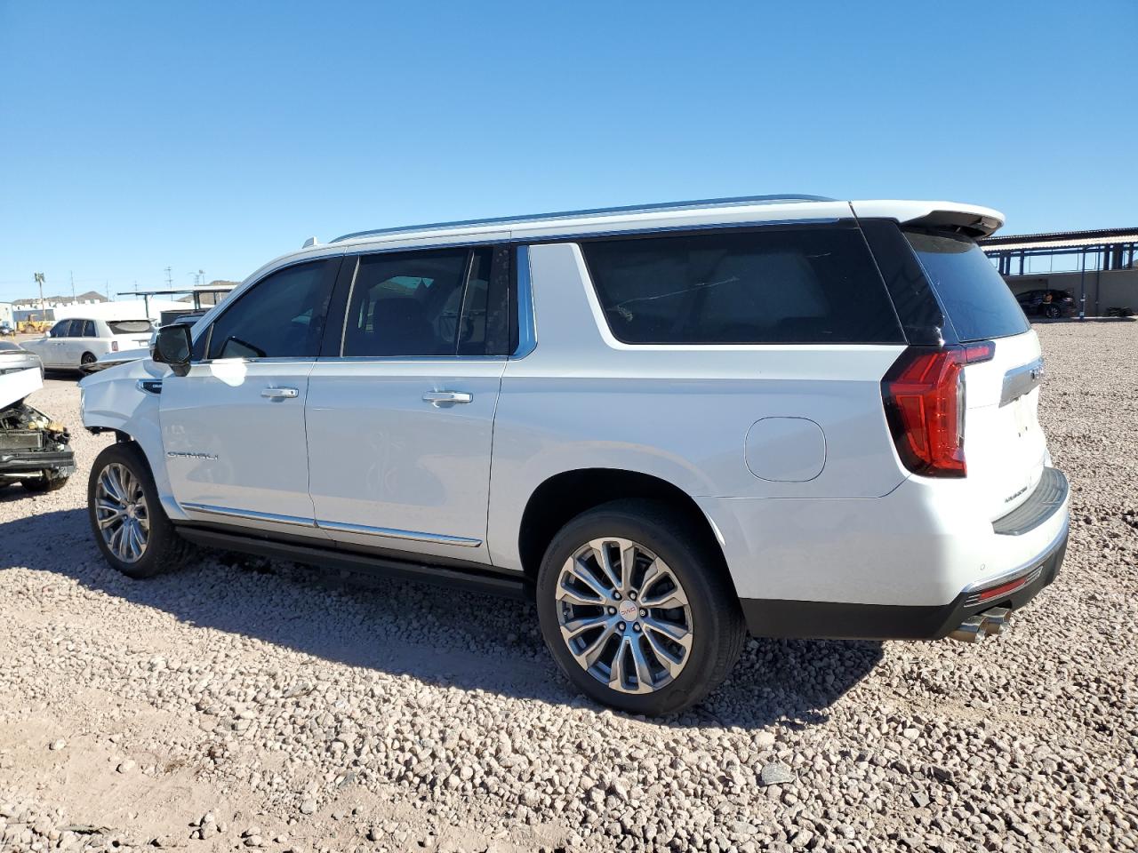 2022 GMC Yukon - Image 2