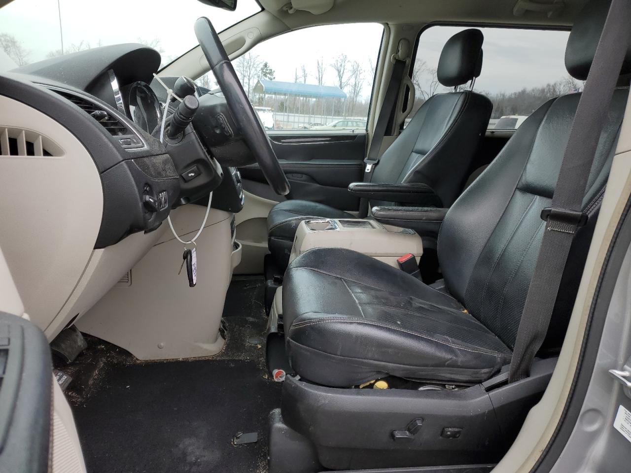 2013 Chrysler Town & Country - Image 7