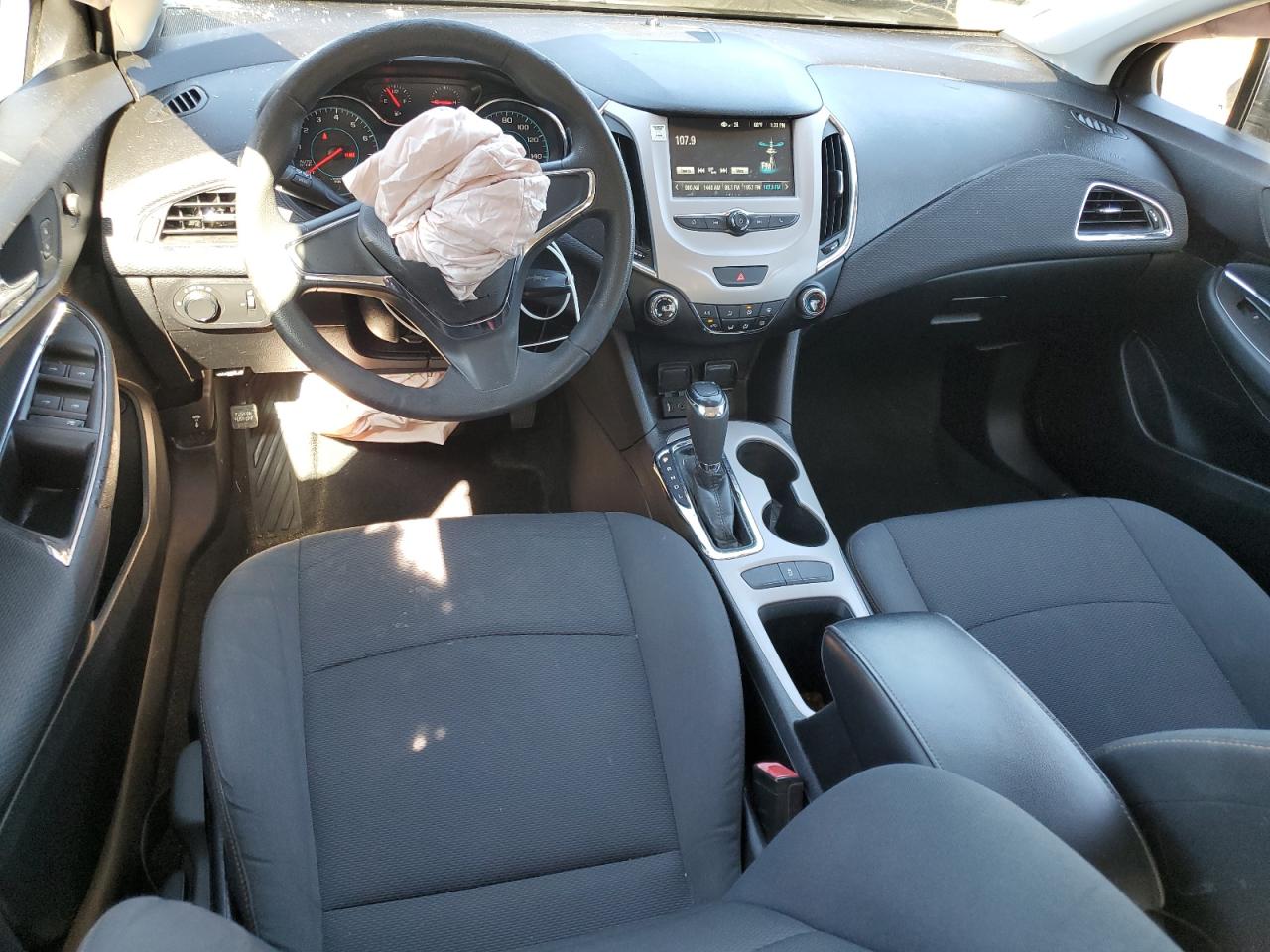 2018 Chevrolet Cruze - Image 8