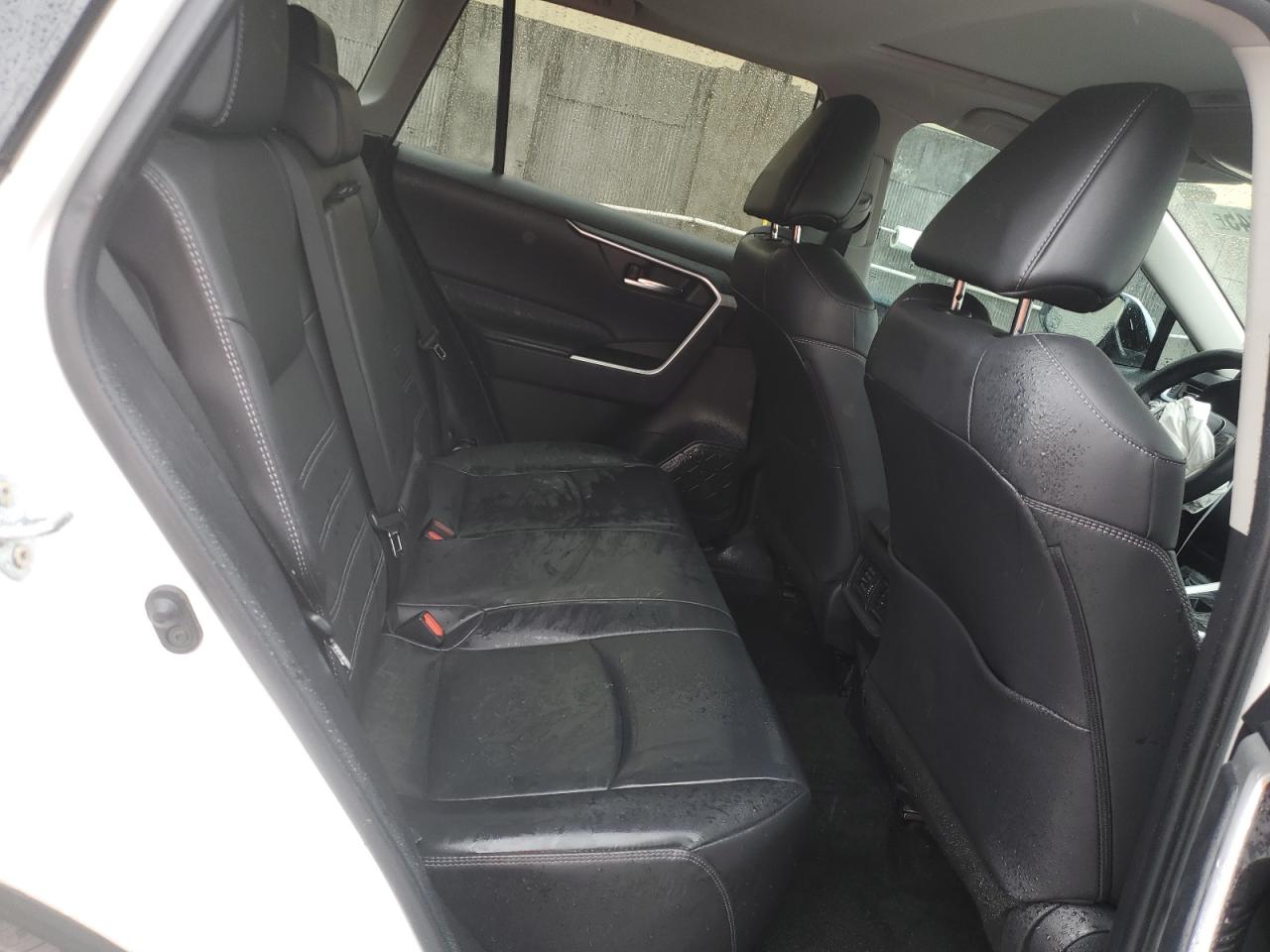 2024 Toyota RAV 4 - Image 12