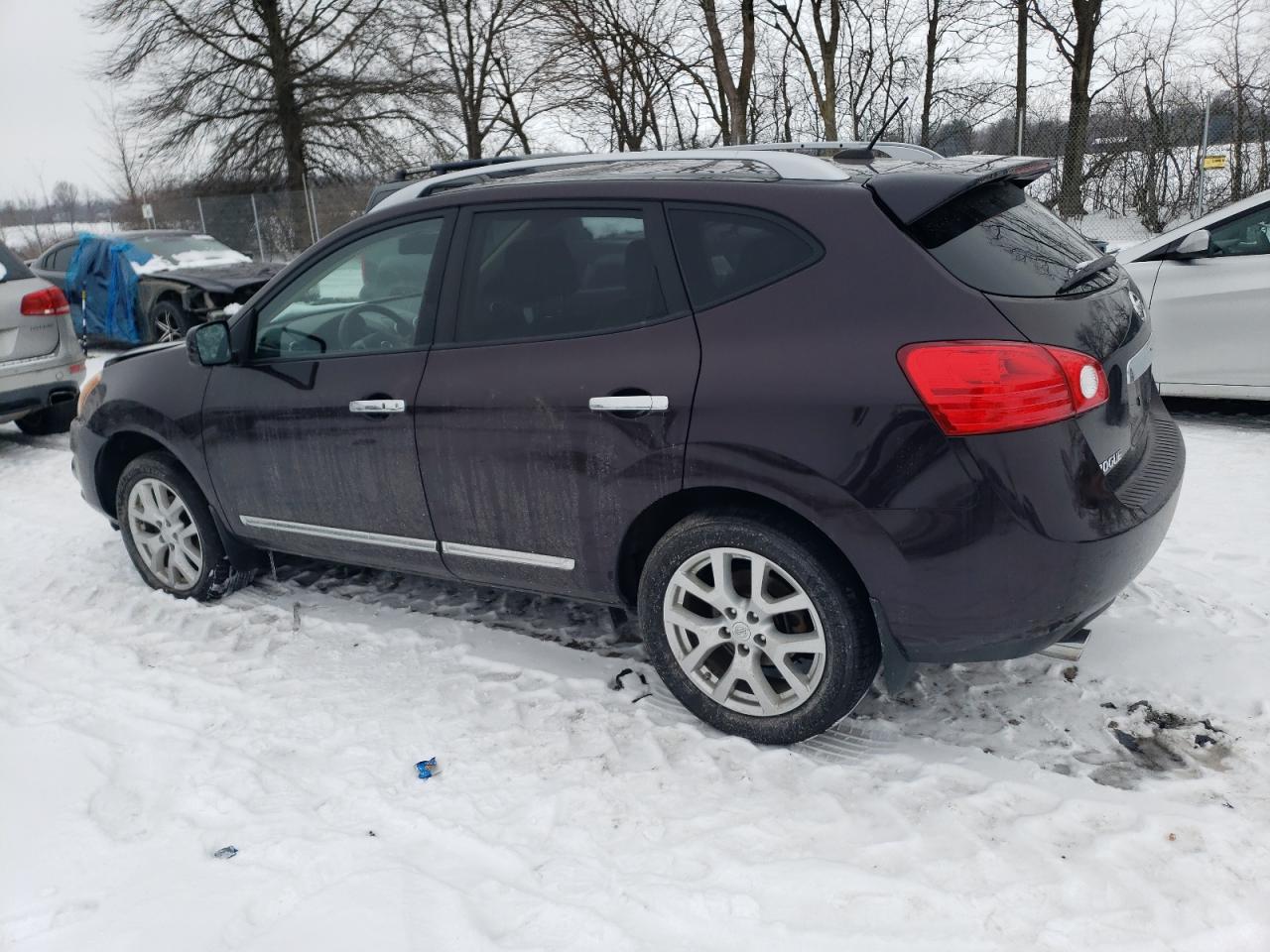 2011 Nissan Rogue - Image 2