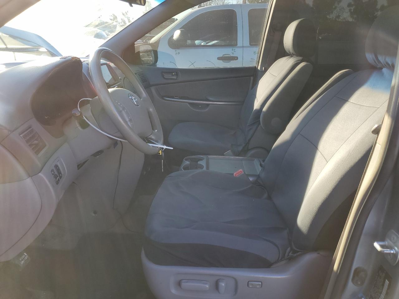 2006 Toyota Sienna - Image 7