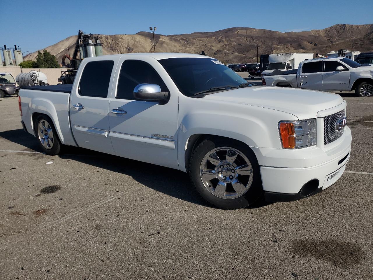 2011 GMC Sierra - Image 4