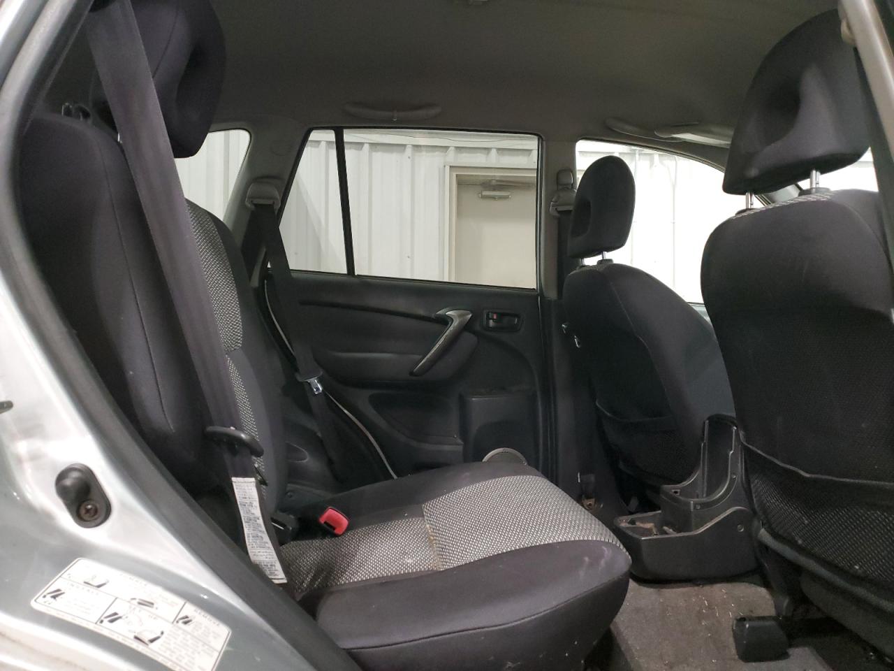 2004 Toyota RAV 4 - Image 11