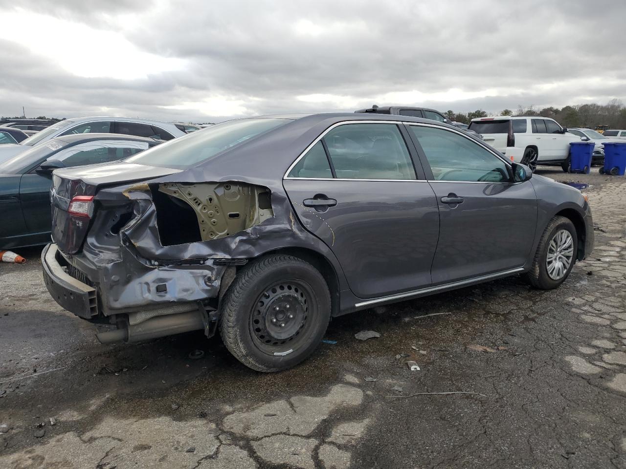 2014 Toyota Camry - Image 3