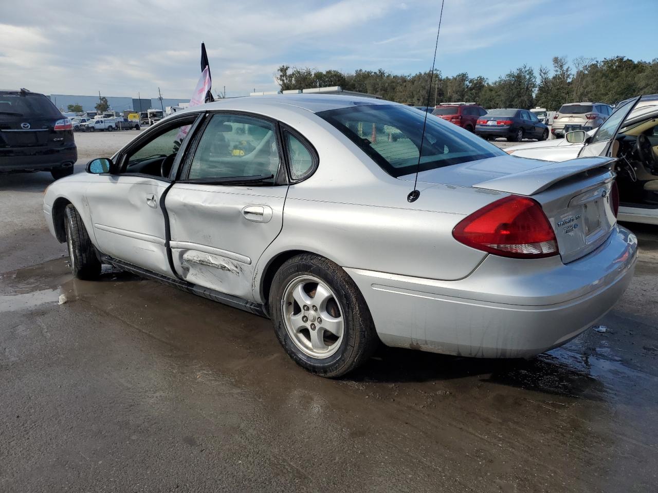 2006 Ford Taurus - Image 2