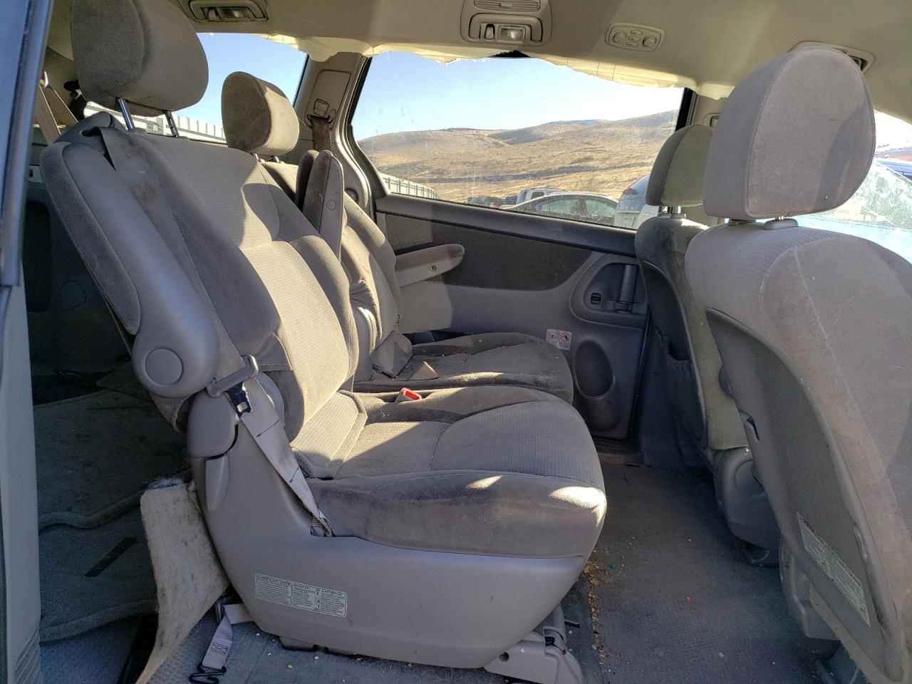 2004 Toyota Sienna - Image 11
