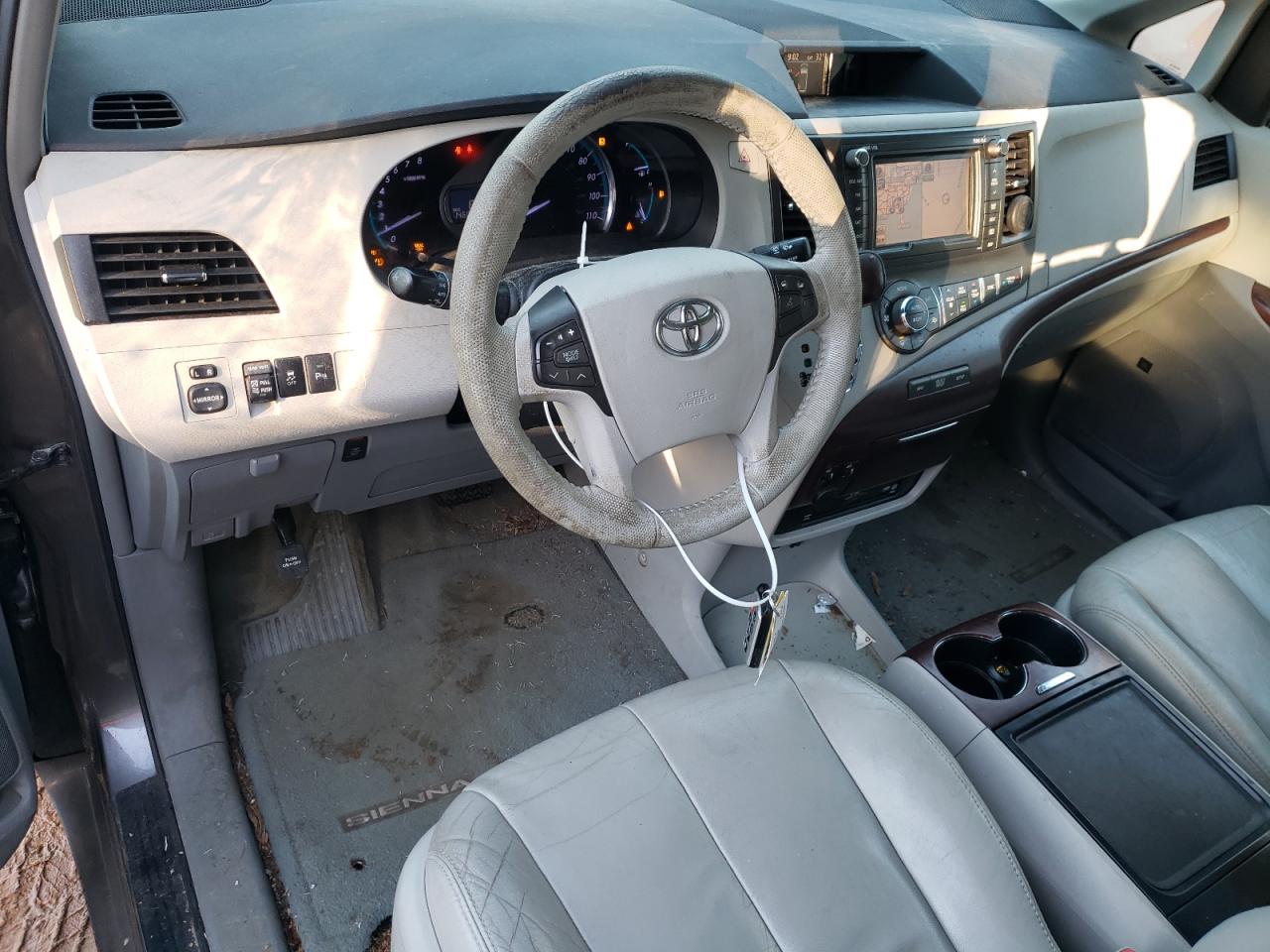 2012 Toyota Sienna - Image 8