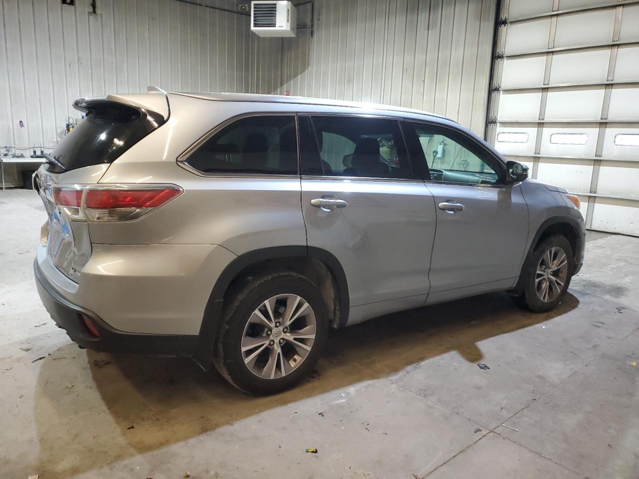2014 Toyota Highlander - Image 3