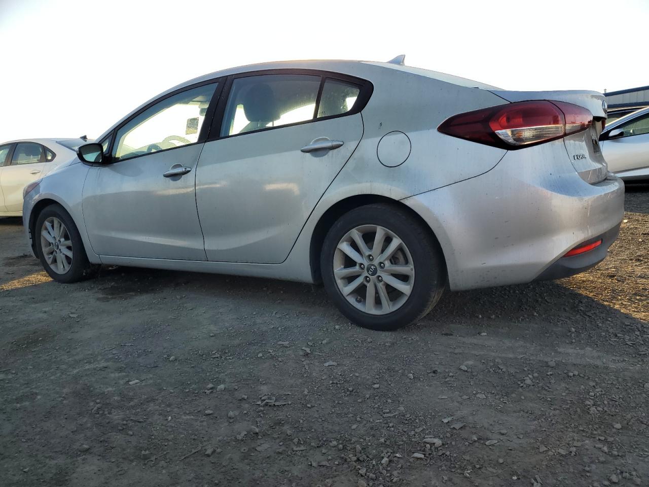 VIN 3KPFL4A79HE117518 2017 KIA FORTE no.2