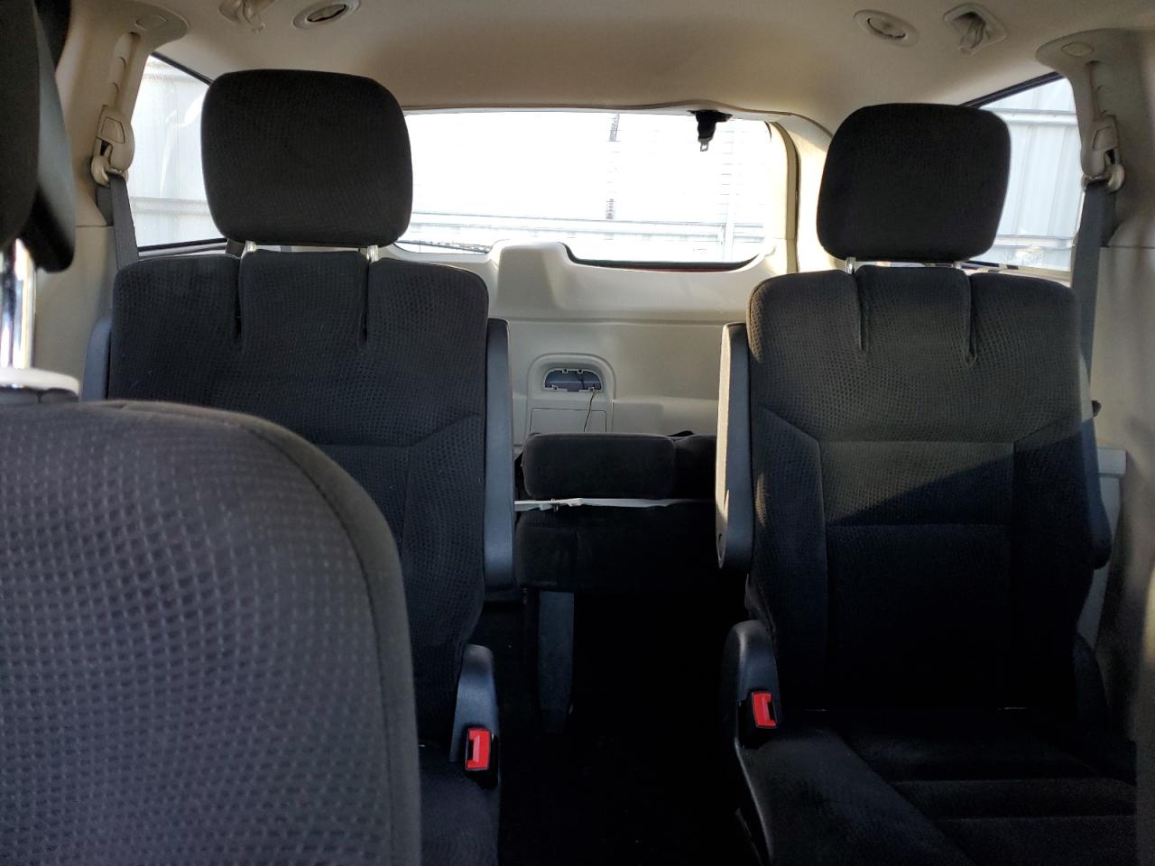 2016 Dodge Caravan - Image 10