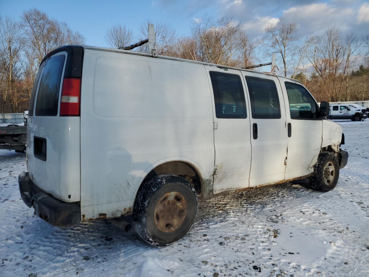 2009 Chevrolet Express - Image 3