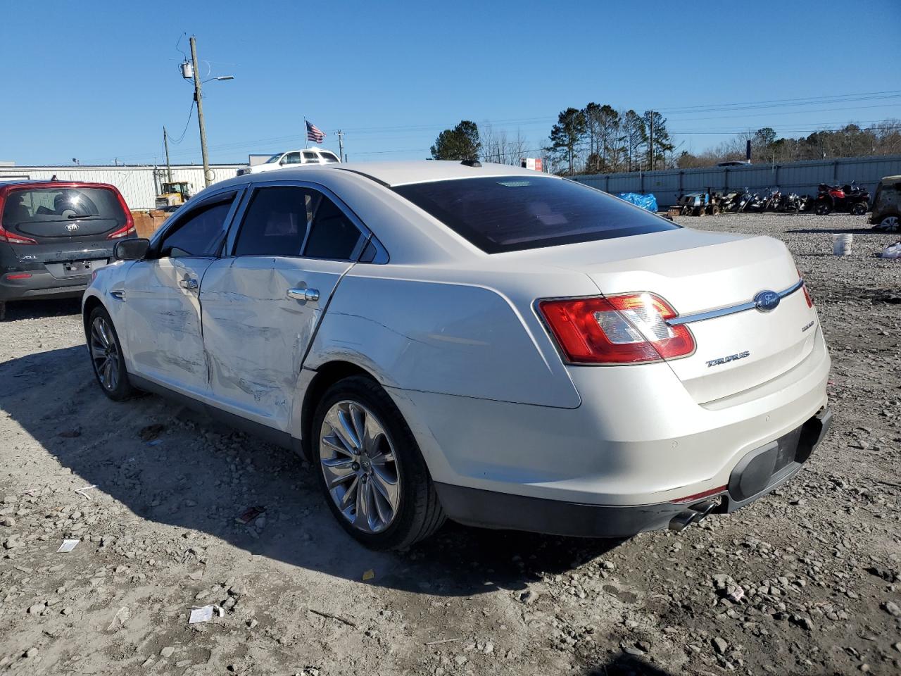 2010 Ford Taurus - Image 2