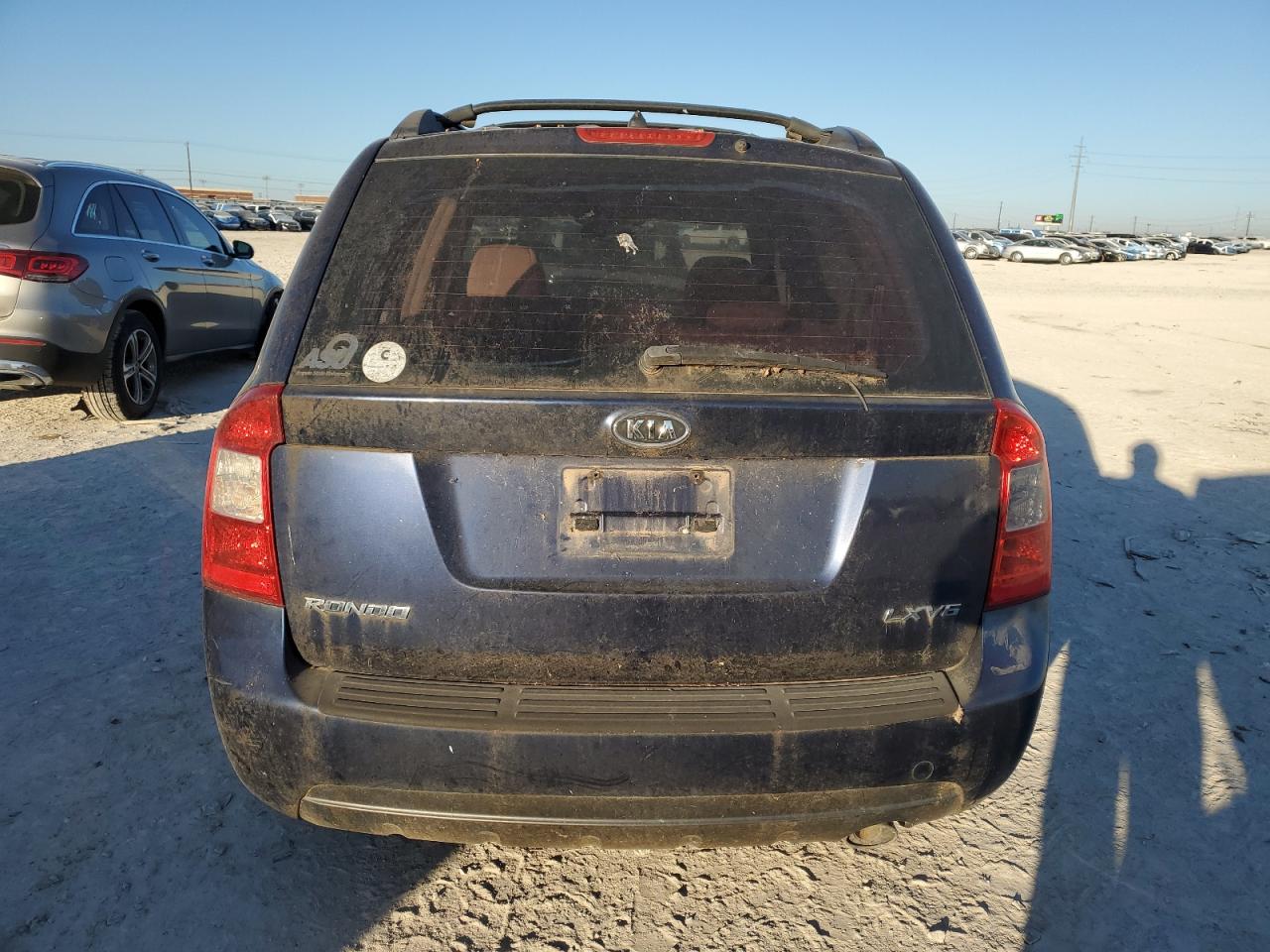 2007 Kia Rondo Lx VIN: KNAFG526377082700 Lot: 88694155