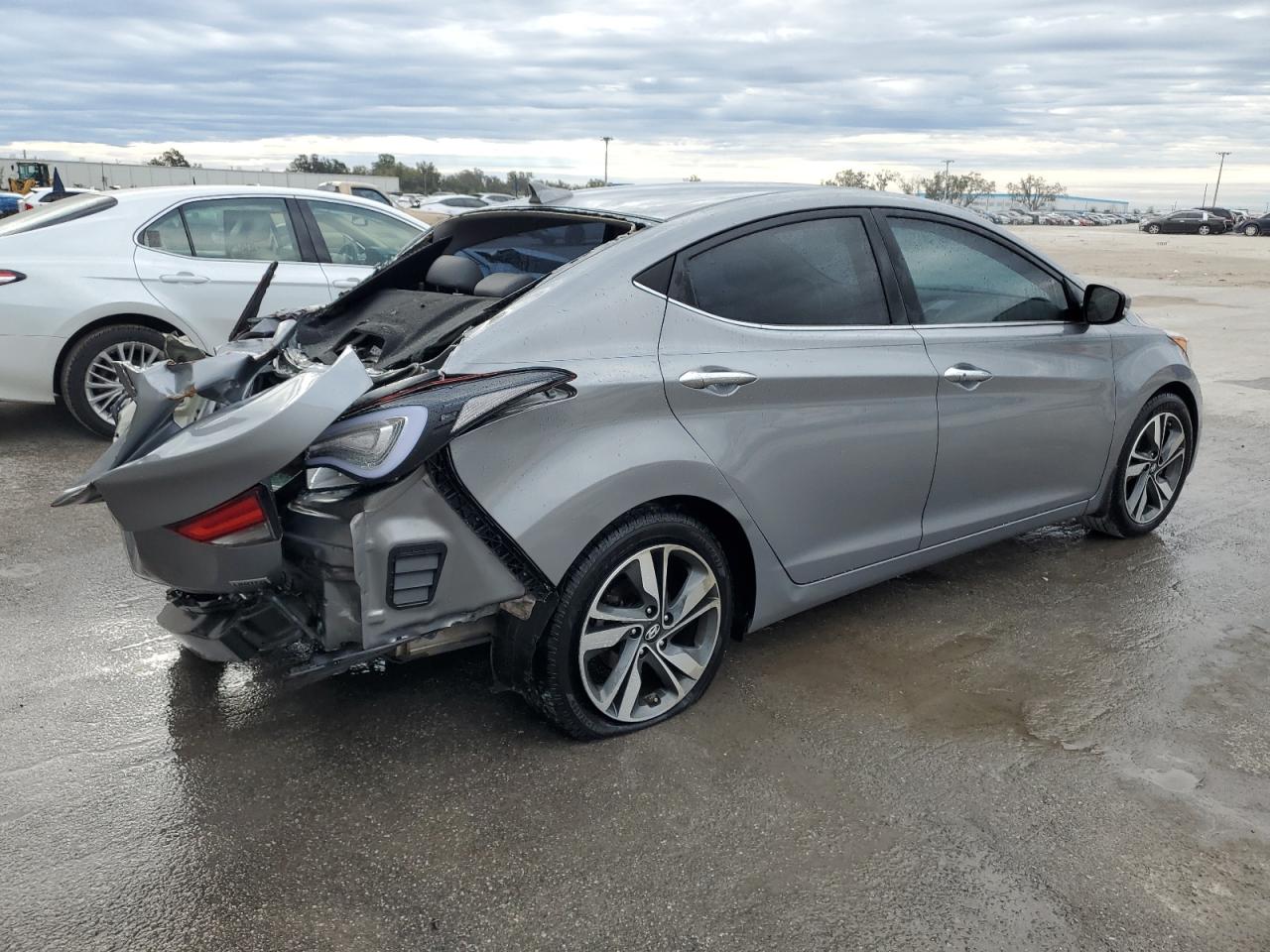 2015 Hyundai Elantra - Image 3