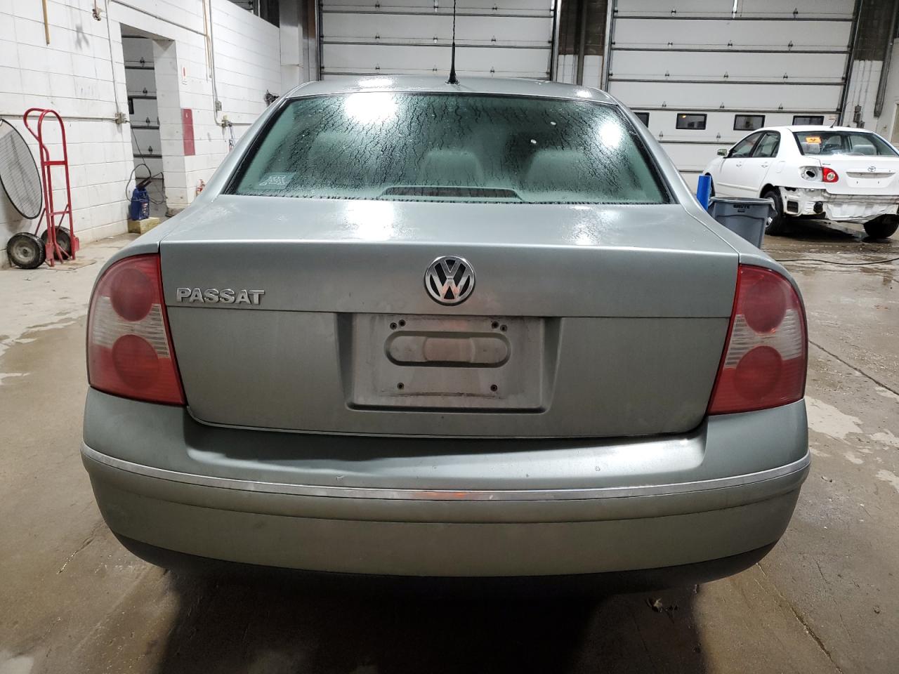 2004 Volkswagen Passat - Image 6