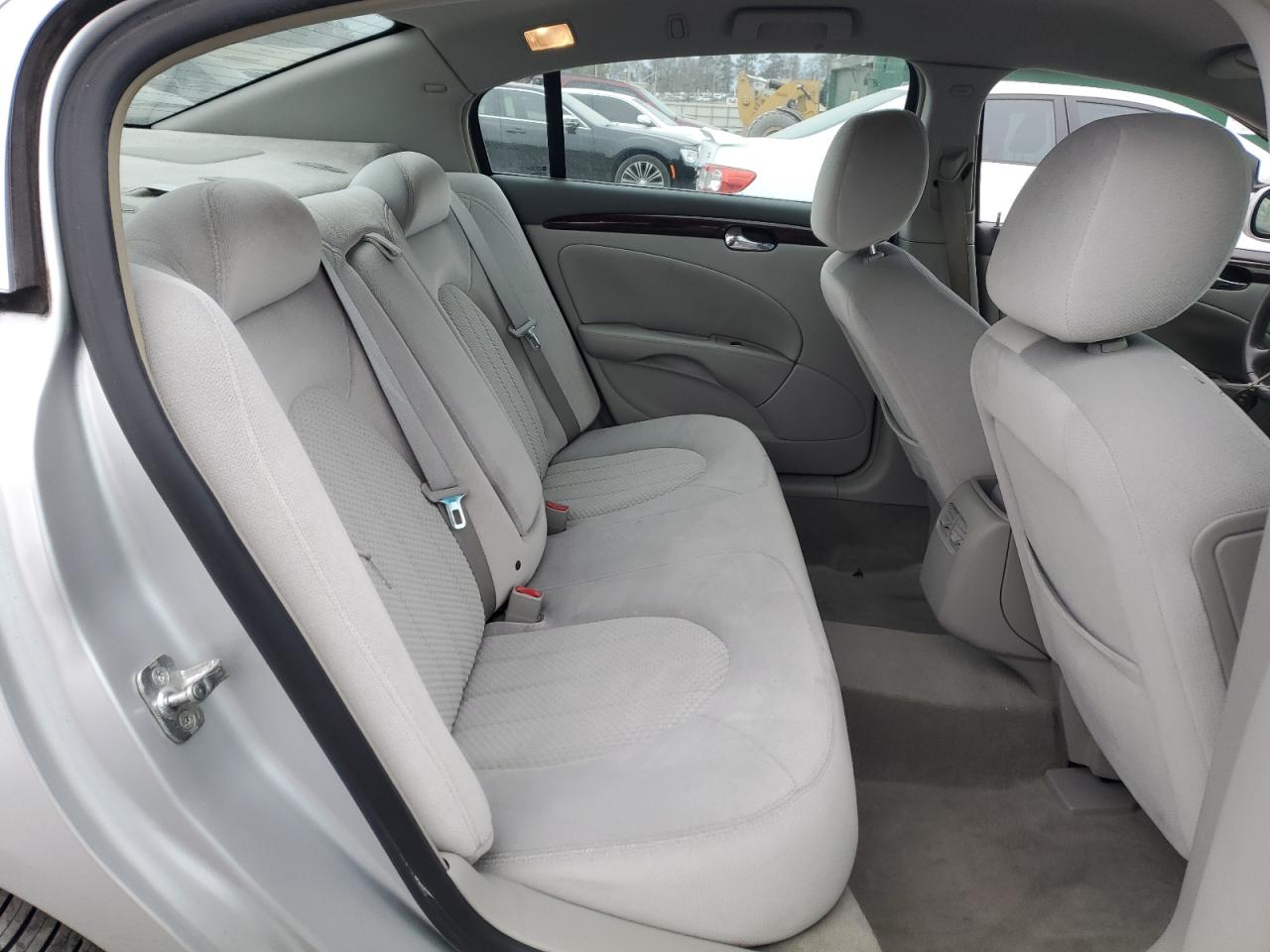 2011 Buick Lucerne - Image 10