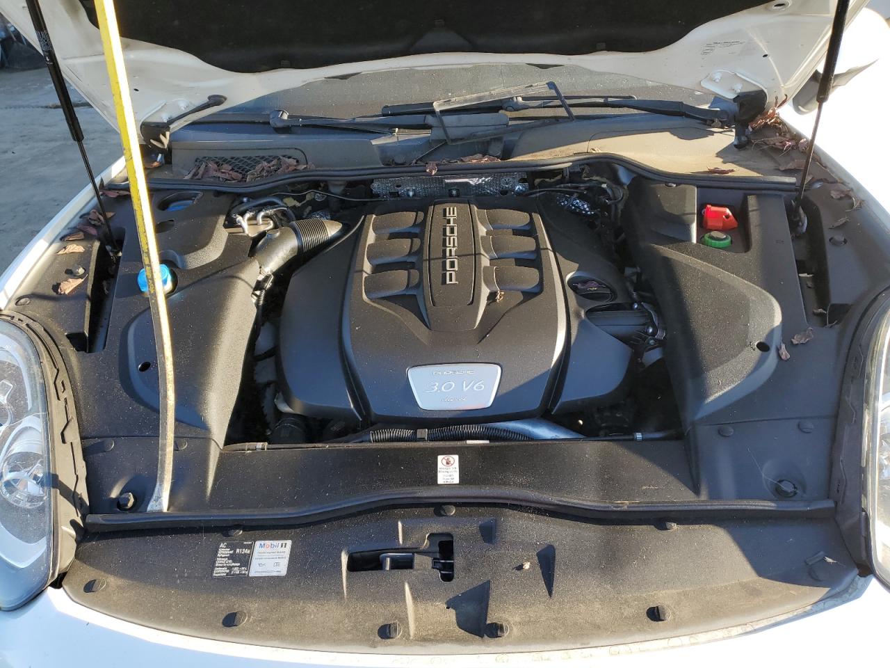 2015 Porsche Cayenne - Image 12